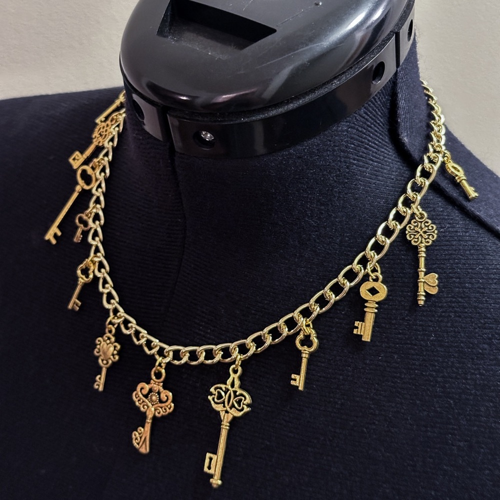 Handmade Gold Key Charm Twisted Curb Links Chunky Necklace 20”
